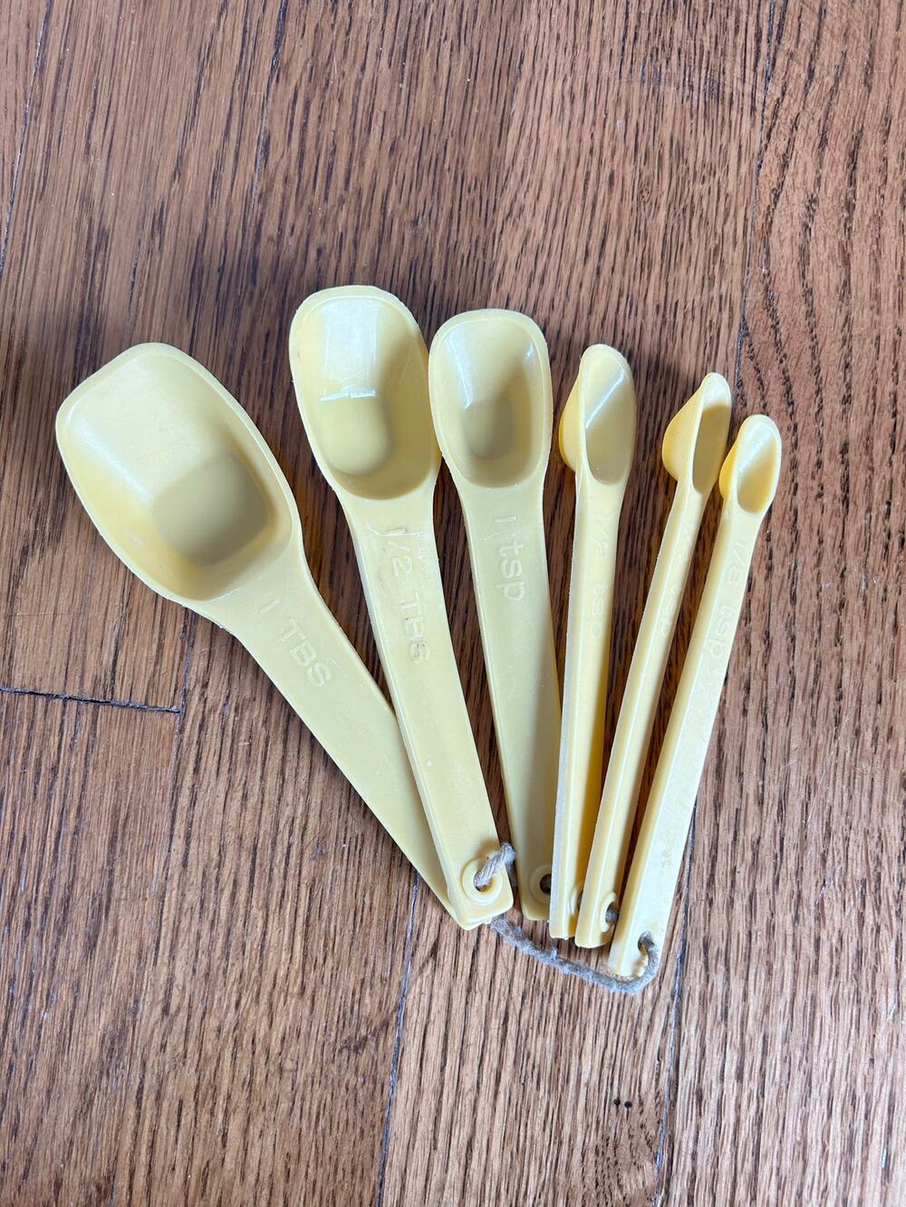 Vintage Tupperware Harvest Gold Measuring Spoons Set of 6